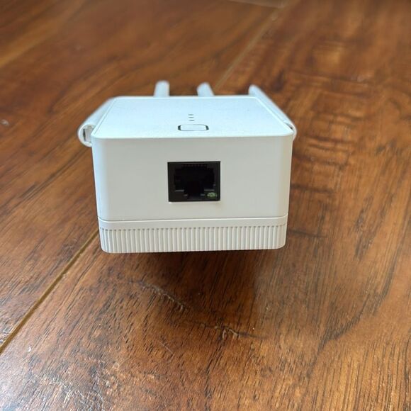 NWOT WiFi Extender Booster 1200Mbps Dual Band 5GHz/2.4GHz Signal 10000sq. ft - Picture 8 of 10
